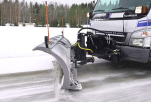 snowplow-for-truck-snoplog-vikplog-nivelaura-lumiaura-kuormaautoille-LKW-schneepflug-schneesch-300x204